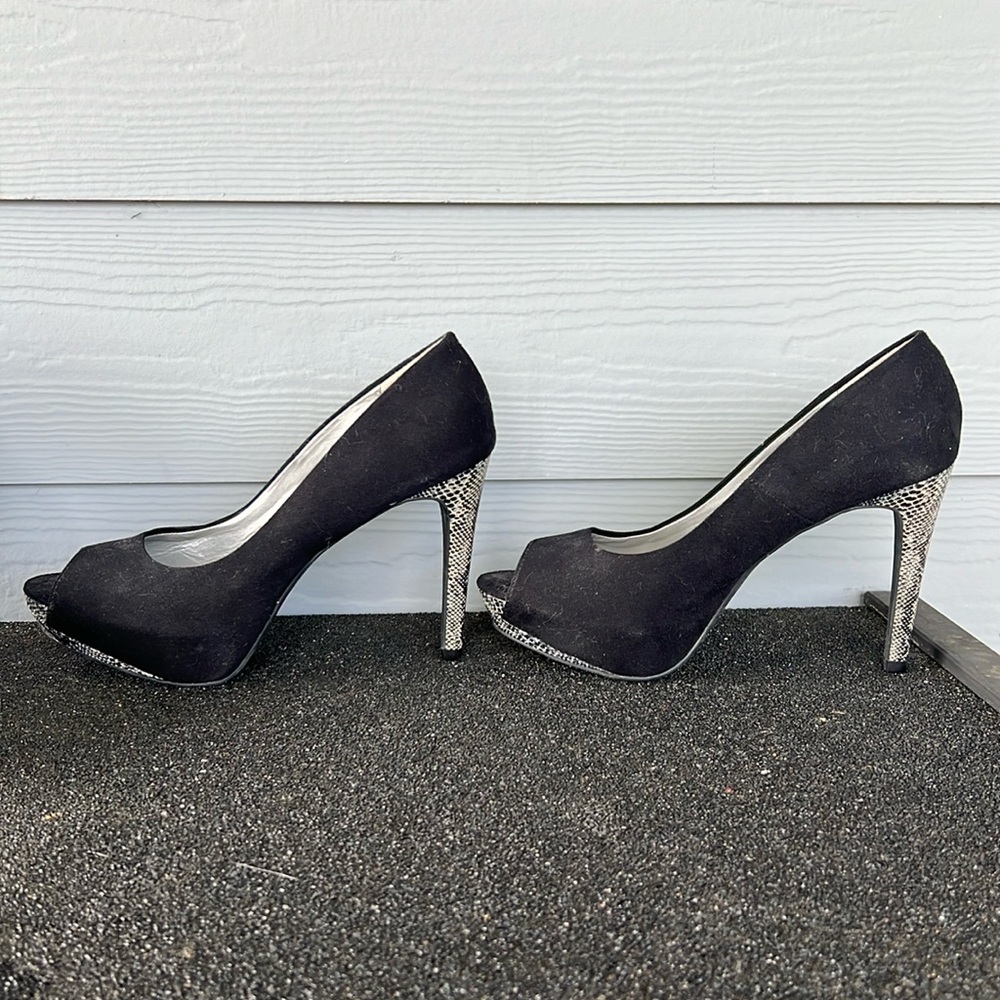 Limelight black pumps.